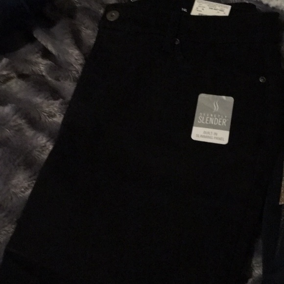 St. John’s bay slim fit jeans - Picture 3 of 4